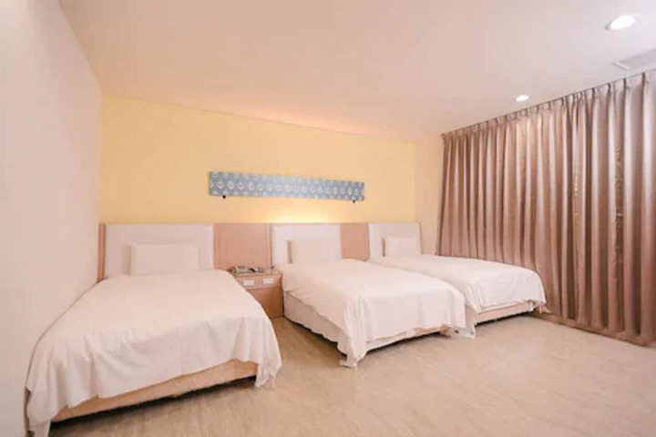 Room 43 of 64