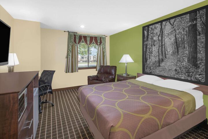 1 Queen Bed (1 of 9)