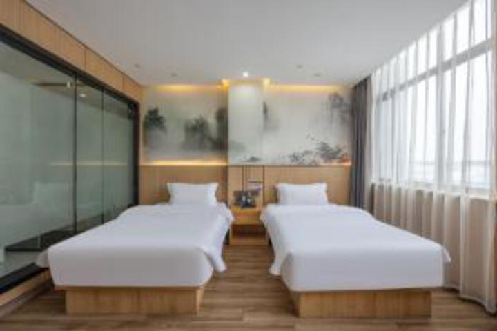 Room 6 of 6