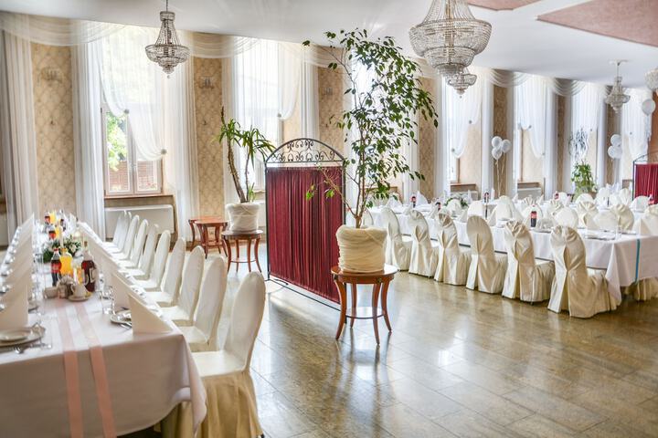Ballroom/Hall 84 of 86
