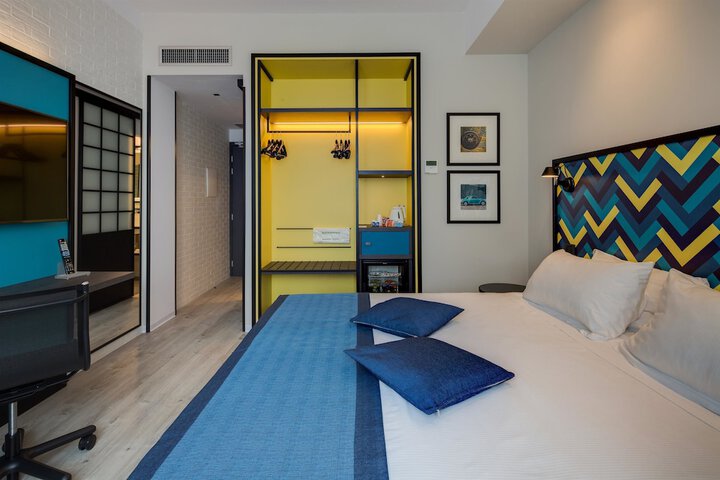Room 17 of 65