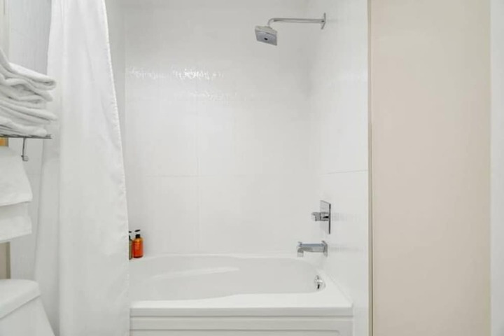 Room 121 of 149