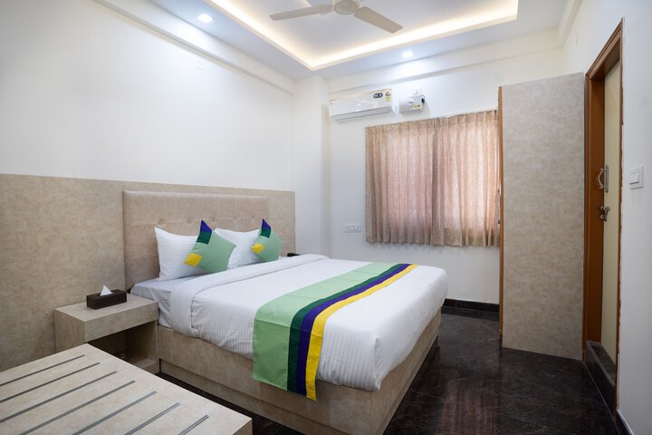 Room 12 of 25