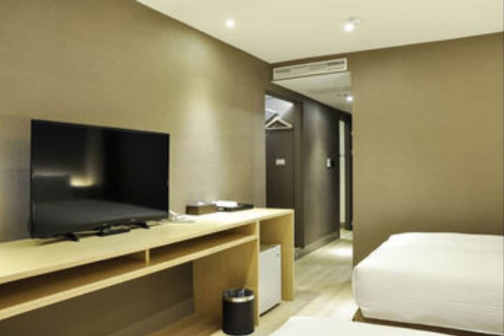 Room 22 of 50