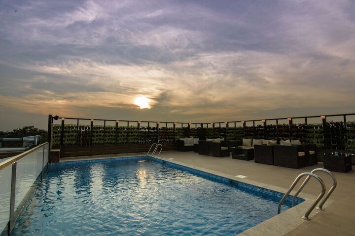 Pool 40 of 79
