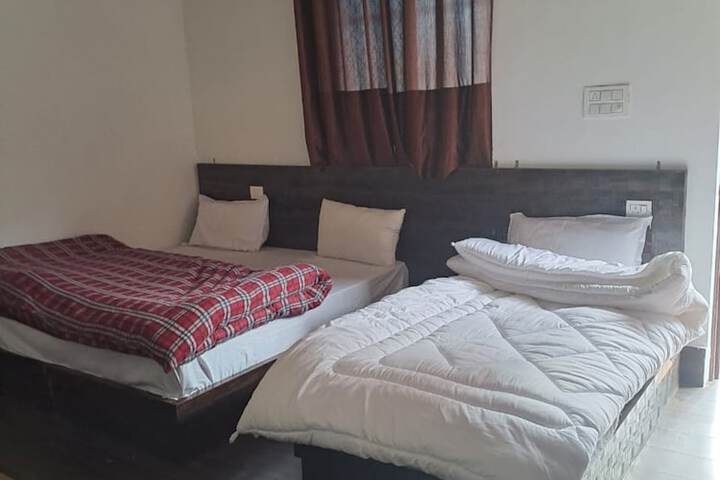 Room 6 of 13