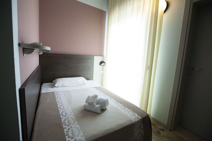 Room 15 of 34
