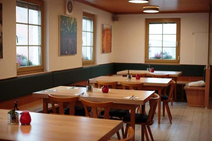 Dining 6 of 19