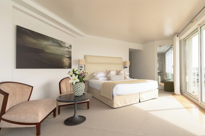 Room 33 of 68