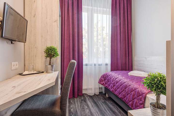 Room 12 of 32