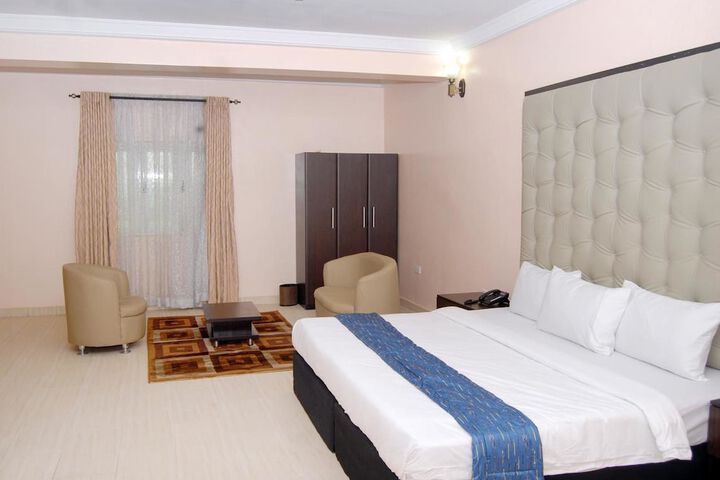 Room 9 of 28