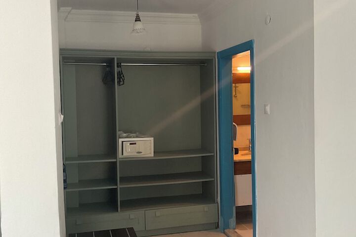 Room 17 of 131