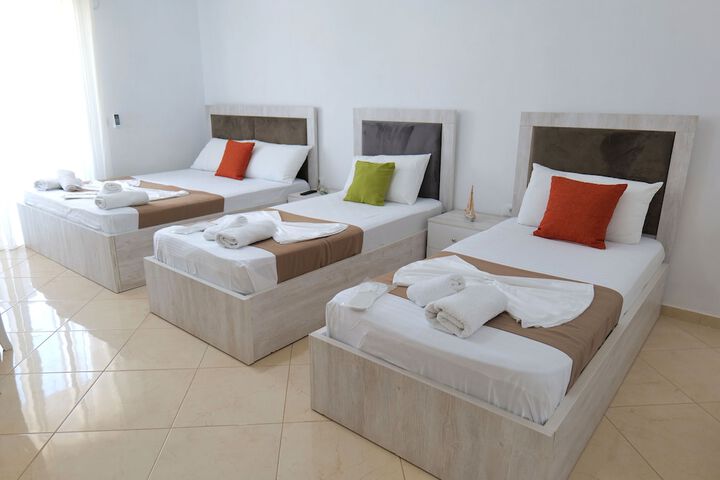 Room 7 of 28