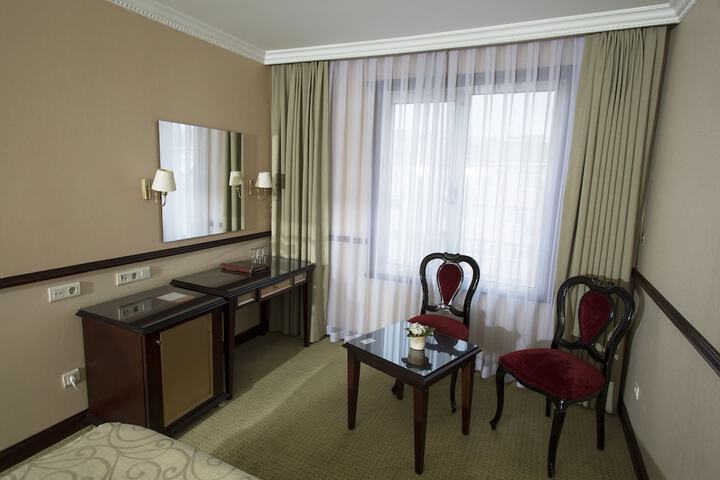 Room 33 of 114