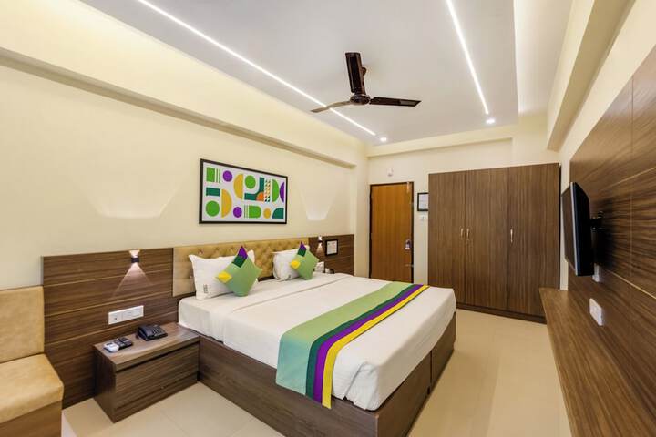 Room 17 of 38