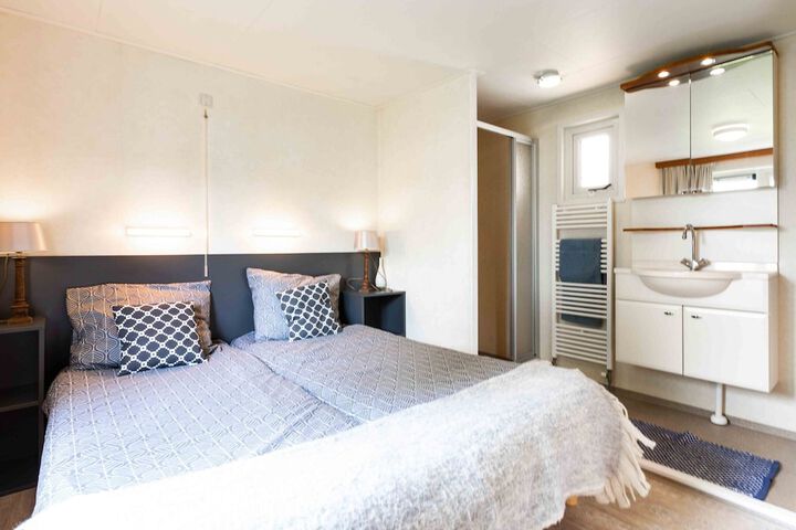 Room 2 of 37