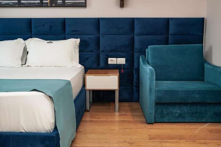 Room 28 of 182