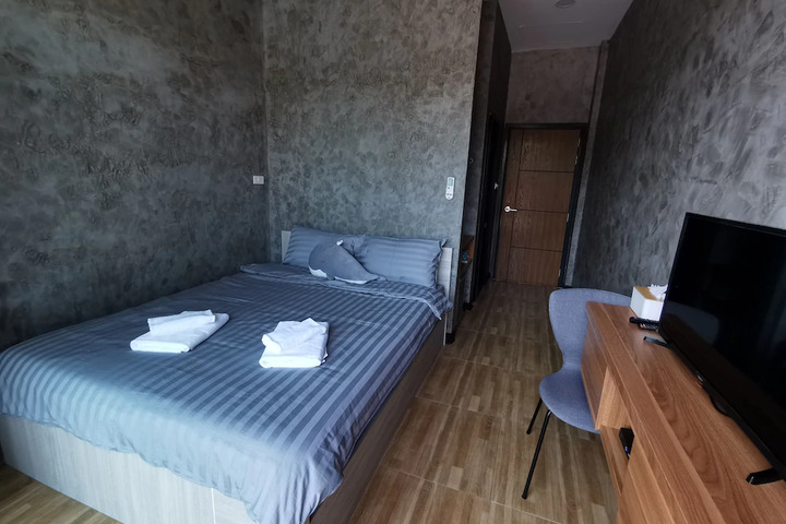 Room 5 of 6