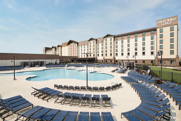 Hotel with Pool