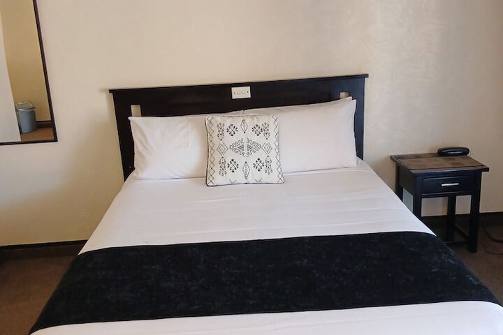 Room 33 of 120