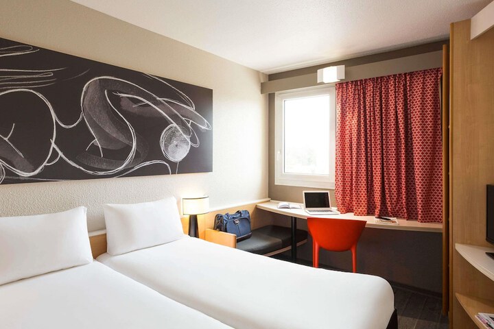 Room 9 of 79
