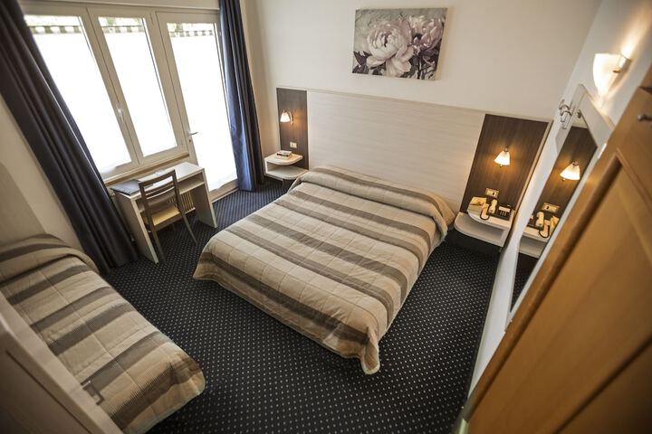 Room 3 of 33