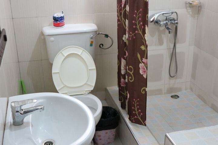Room 17 of 37