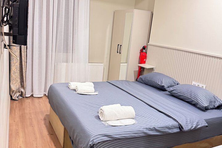 Room 5 of 90