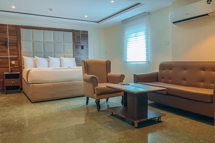 Room 3 of 20