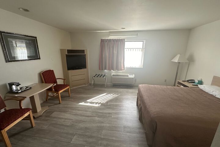 Room 10 of 37