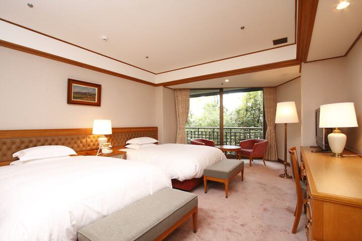 Room 18 of 117