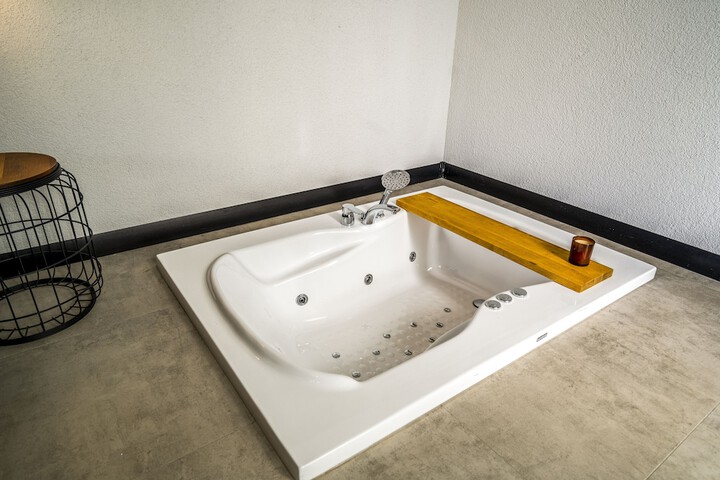 Hot Tub 78 of 201