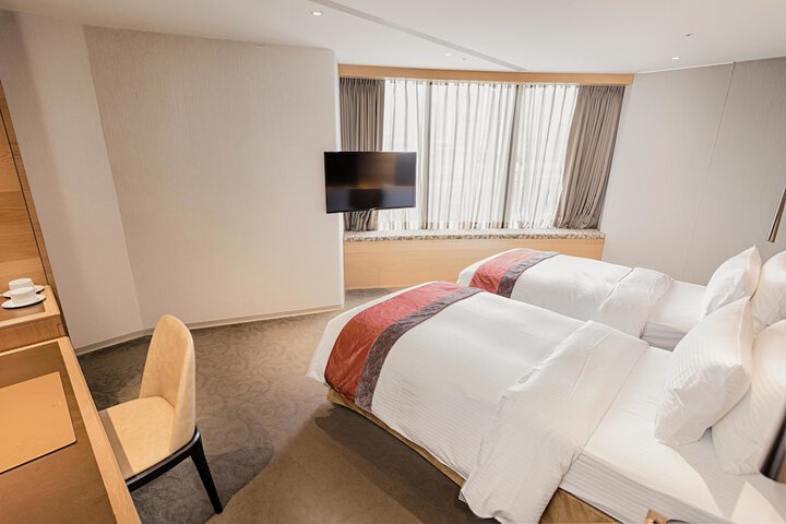 Room 34 of 105