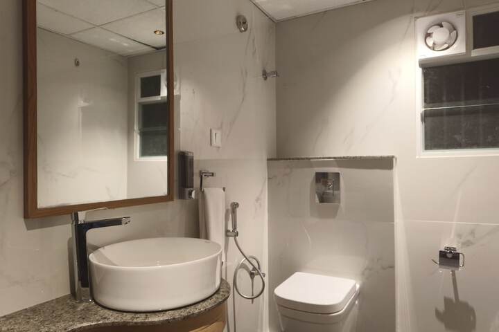 Room 43 of 46
