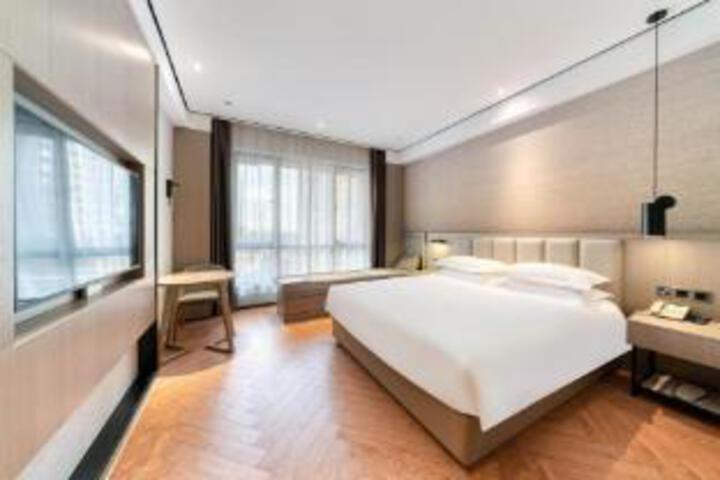 Room 7 of 9