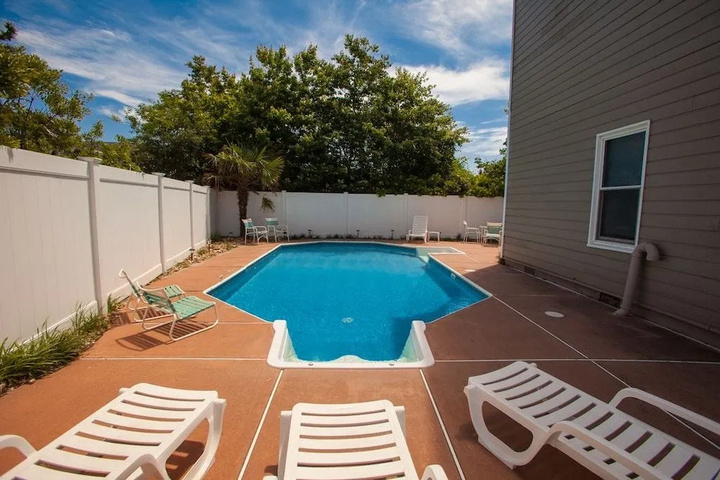Pool 12 of 19