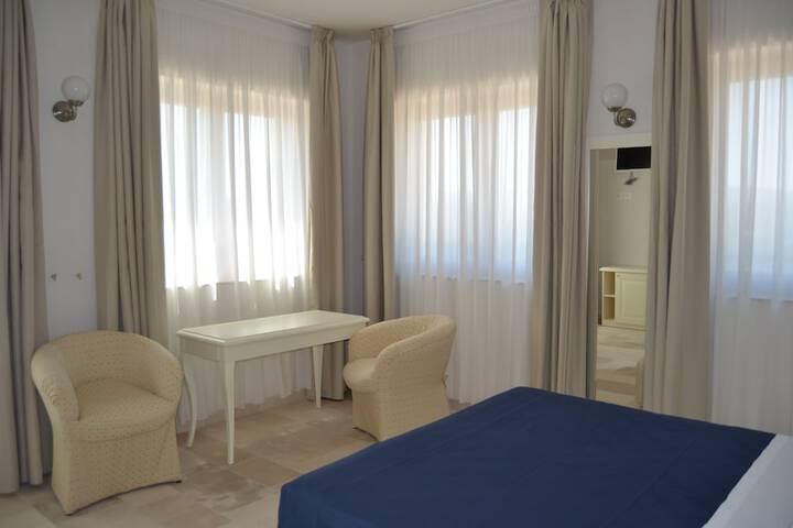 Room 2 of 65