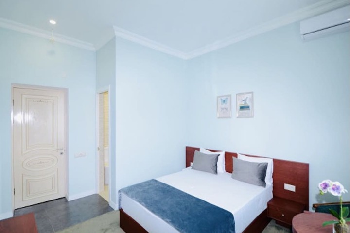 Room 6 of 22
