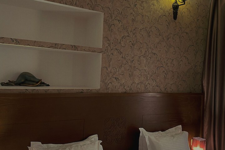 Room 11 of 50