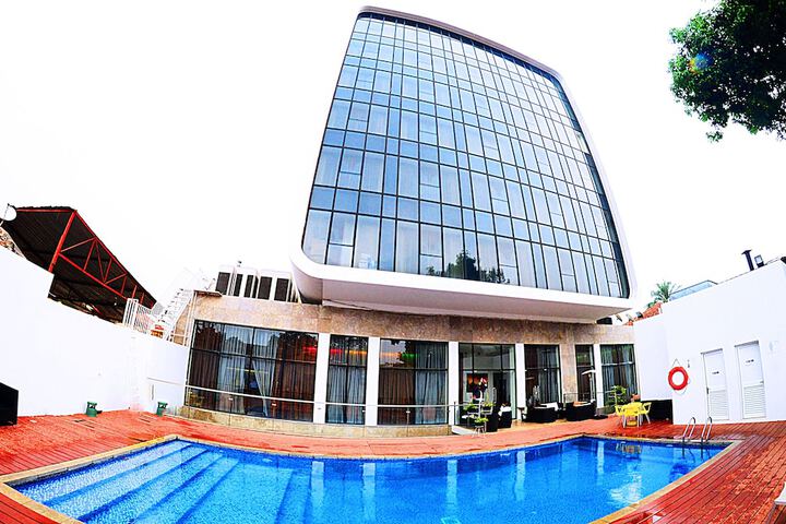 Hotel Pool