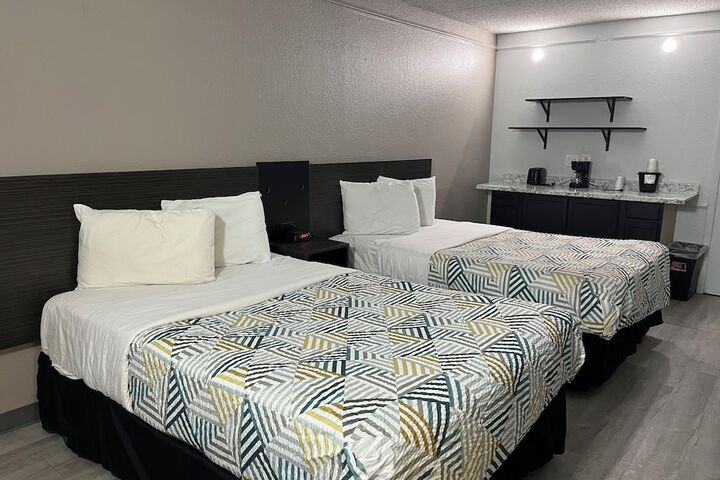 Room 10 of 27