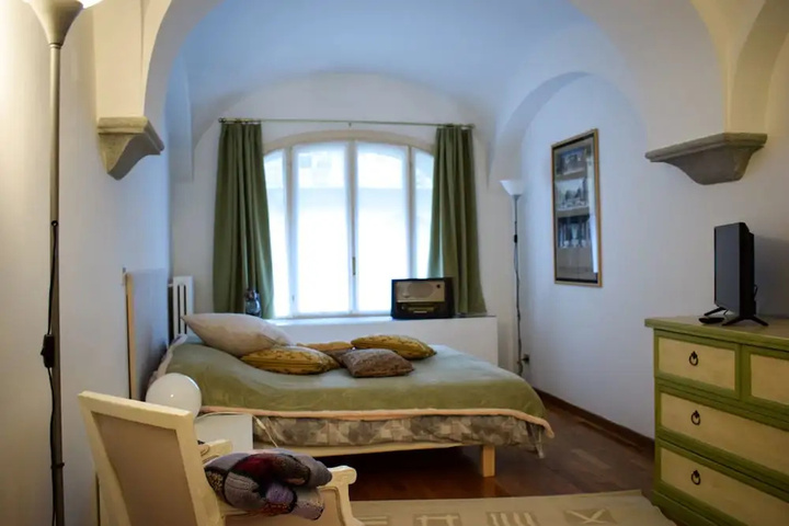 Room 6 of 19