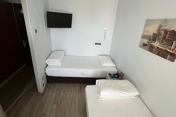 Room 40 of 100