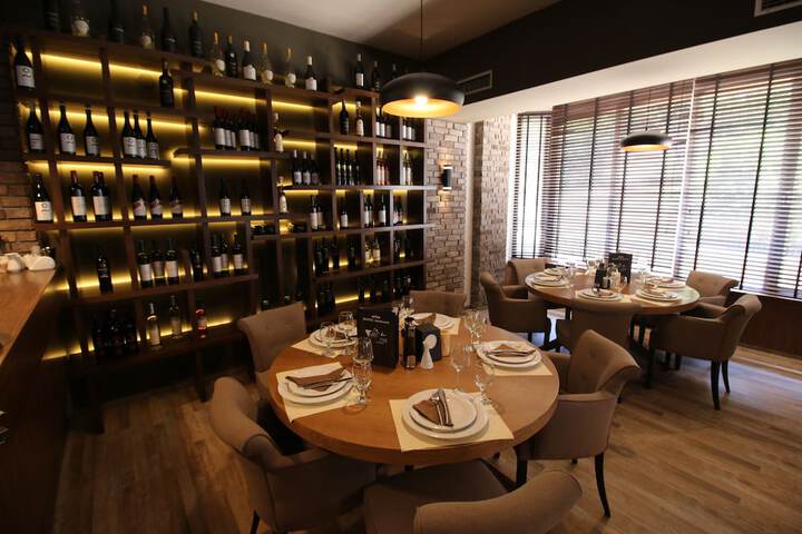 Dining 68 of 78