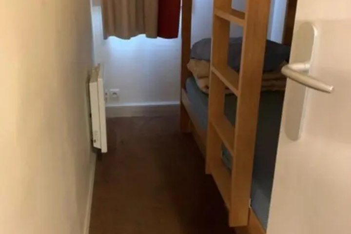 Room 4 of 8