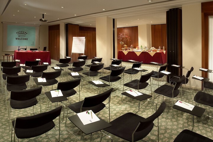 Business Center 70 of 72