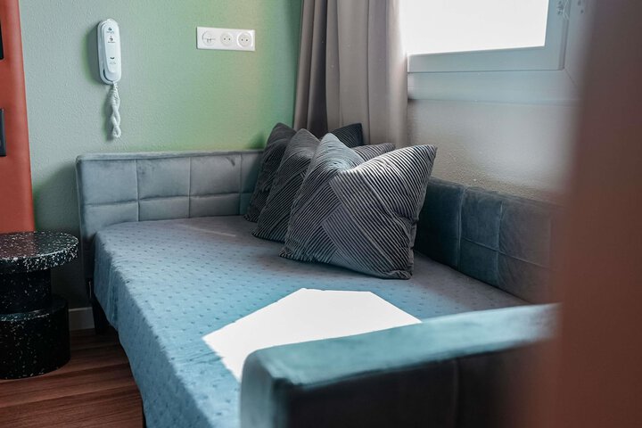 Room 42 of 127
