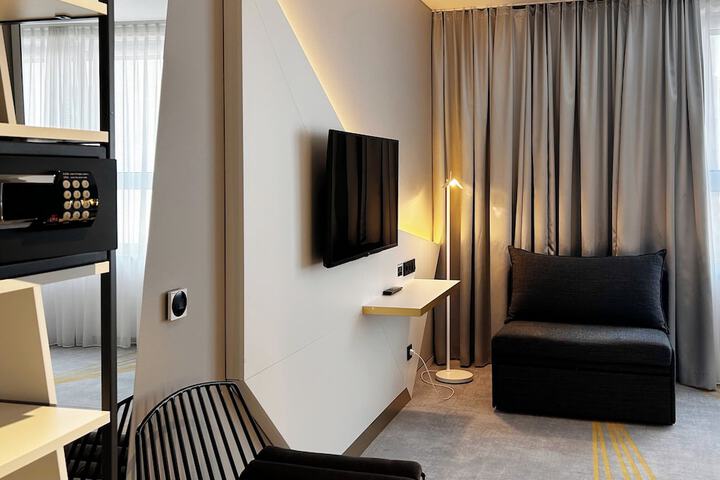 Room 8 of 45