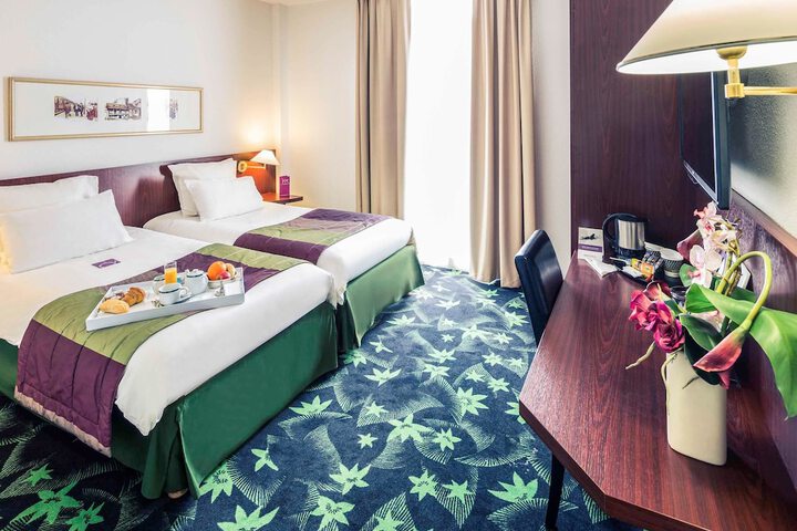 Room 4 of 68