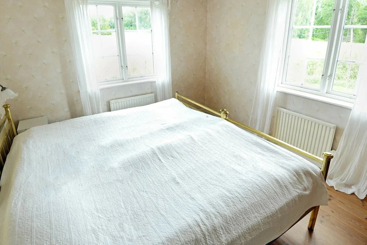 Room 4 of 11